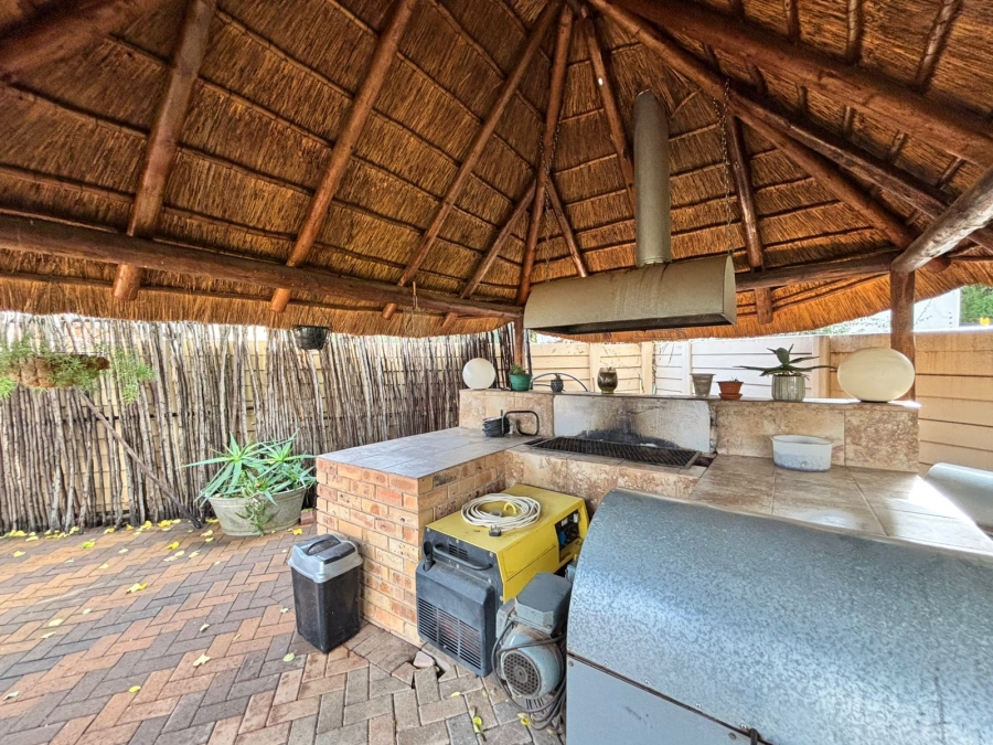 6 Bedroom Property for Sale in Flamwood North West